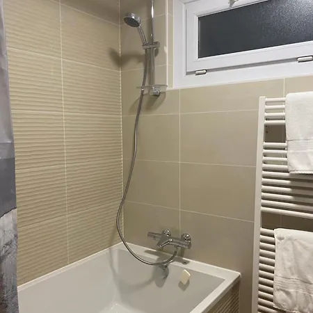 Grand T4 - 6 Couchages Pres Du De Face Aux Arenes Apartment *