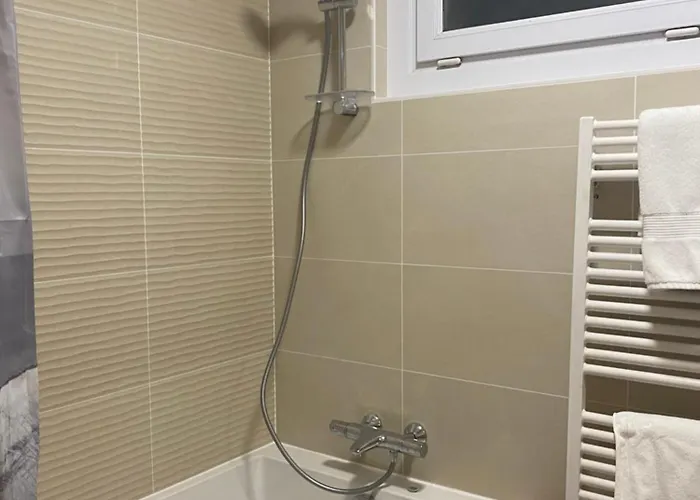 Grand T4 - 6 Couchages Pres Du De Face Aux Arenes Apartamento *